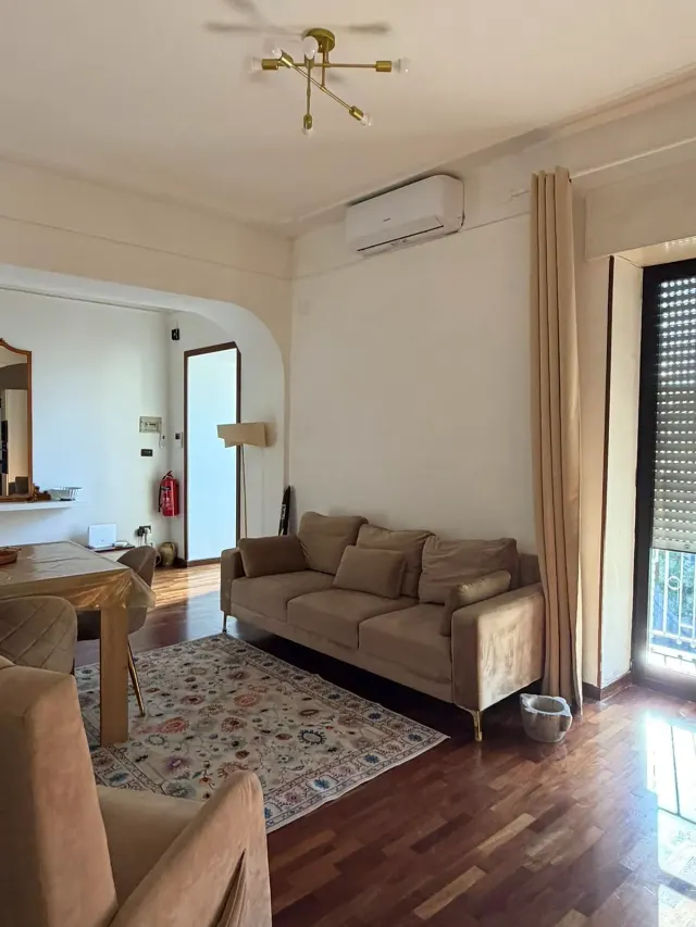 BookNoFees: Elegante apartamento com vista para o mar e varanda – Castellammare Di Stabia