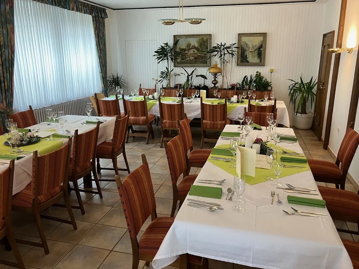 BookNoFees: Restaurante – Königshof – Erwitte – Corte Real, fotografia 1