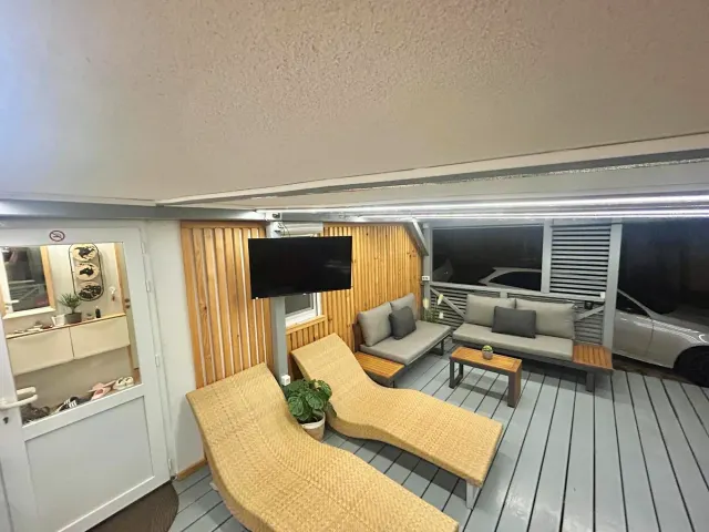 BookNoFees: Casa móvel tranquila com terraço coberto e vista para o mar – Biograd na Moru