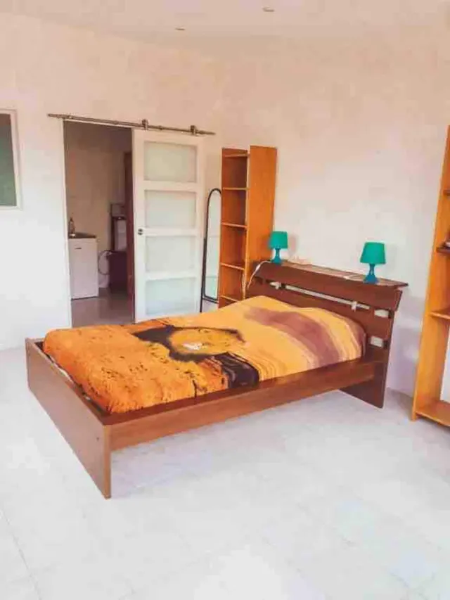 BookNoFees: Bungalow tranquilo com pátio florido e cozinha de verão – Agde