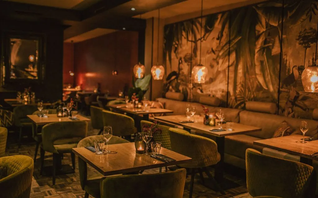 BookNoFees: Restaurante – Black and Blue – Amsterdam – Preto e Azul, fotografia 1