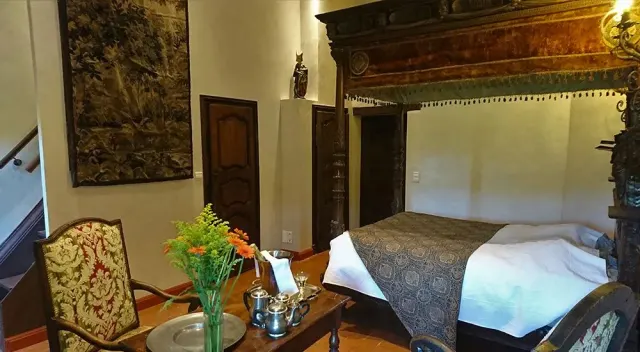 BookNoFees: Castelo de La Servayrie – Suite Margot – Mouret