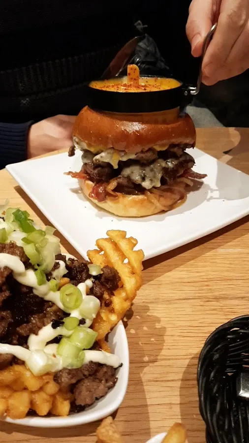 BookNoFees: Restaurante – BaseBurger Restaurant – Bochum – Restaurante BaseBurger, fotografia 3