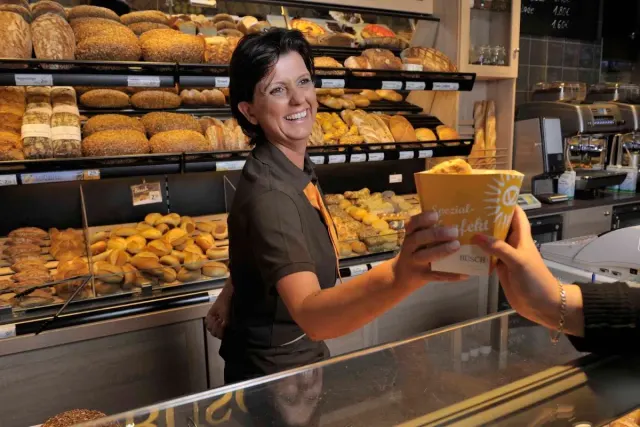 BookNoFees: Restaurante – Bäckerei Büsch – Nachrodt-Wiblingwerde – Padaria Büsch, fotografia 3