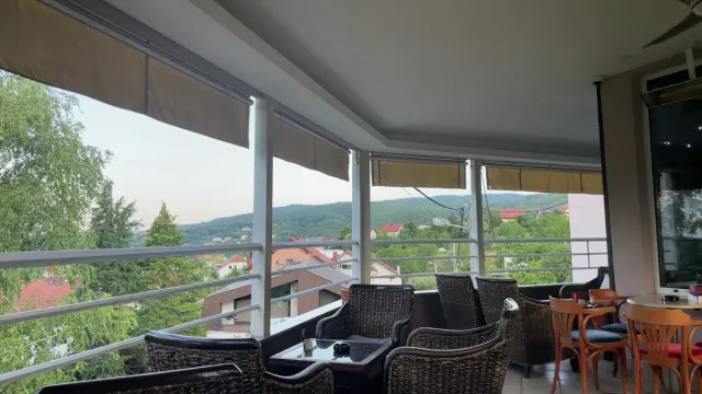 BookNoFees: Café – Caffe Bar Aurora – Zagreb – Café-Bar Aurora, fotografia 3