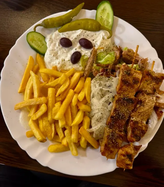 BookNoFees: Restaurante – Bei Stratos – Lüdenscheid – Na Stratos, fotografia 3
