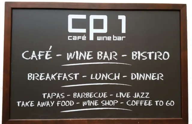 BookNoFees: Café – CP1 Café – Prague – CP1 Café, fotografia 3