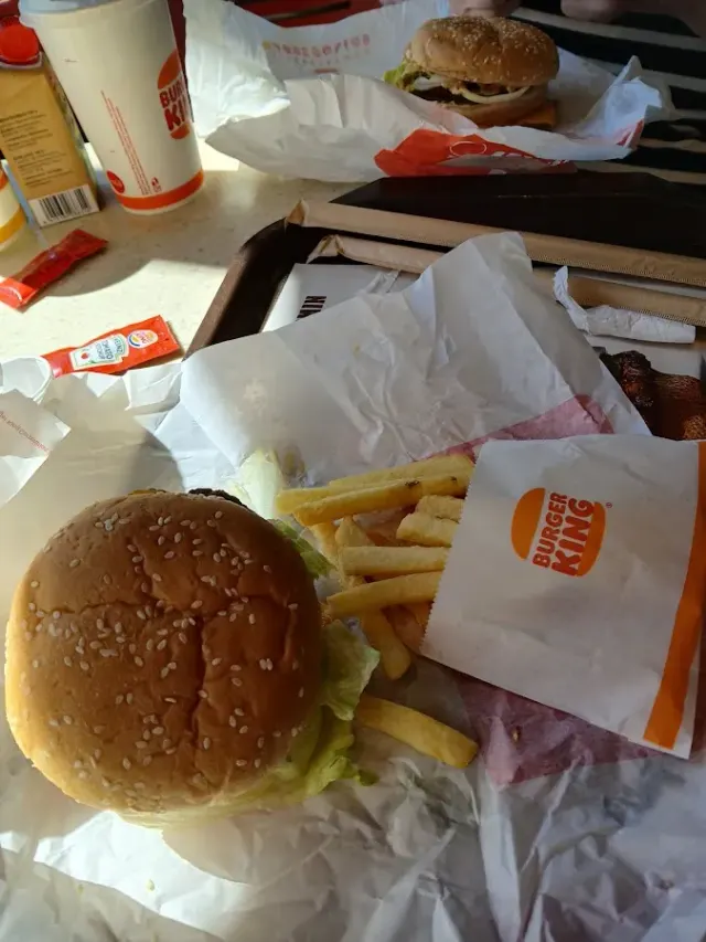 BookNoFees: Cafetaria – Burger King – Helsinki – Burger King, fotografia 2