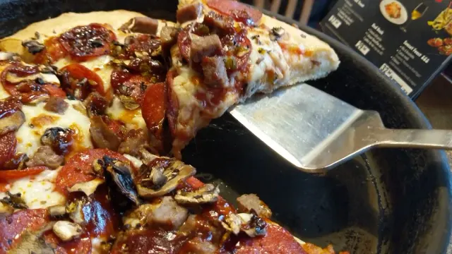 BookNoFees: Restaurante – Pizza Hut – Bucharest – Pizza Hut, fotografia 3