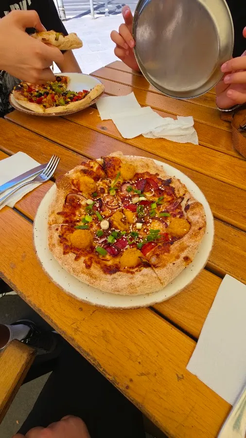 BookNoFees: Restaurante – Pizza Hut – Bucharest – Pizza Hut, fotografia 2