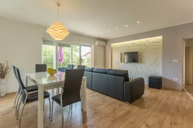 BookNoFees: Apartamento de férias Nives em Pula, até 6 pessoas – Pula