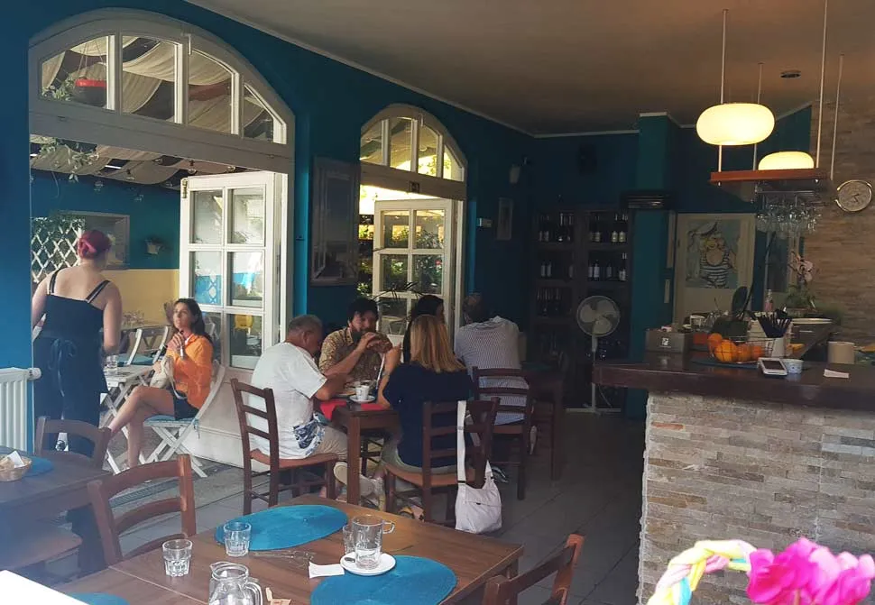 BookNoFees: Café – Cafe Capri – Ljubljana – Café Capri, fotografia 1