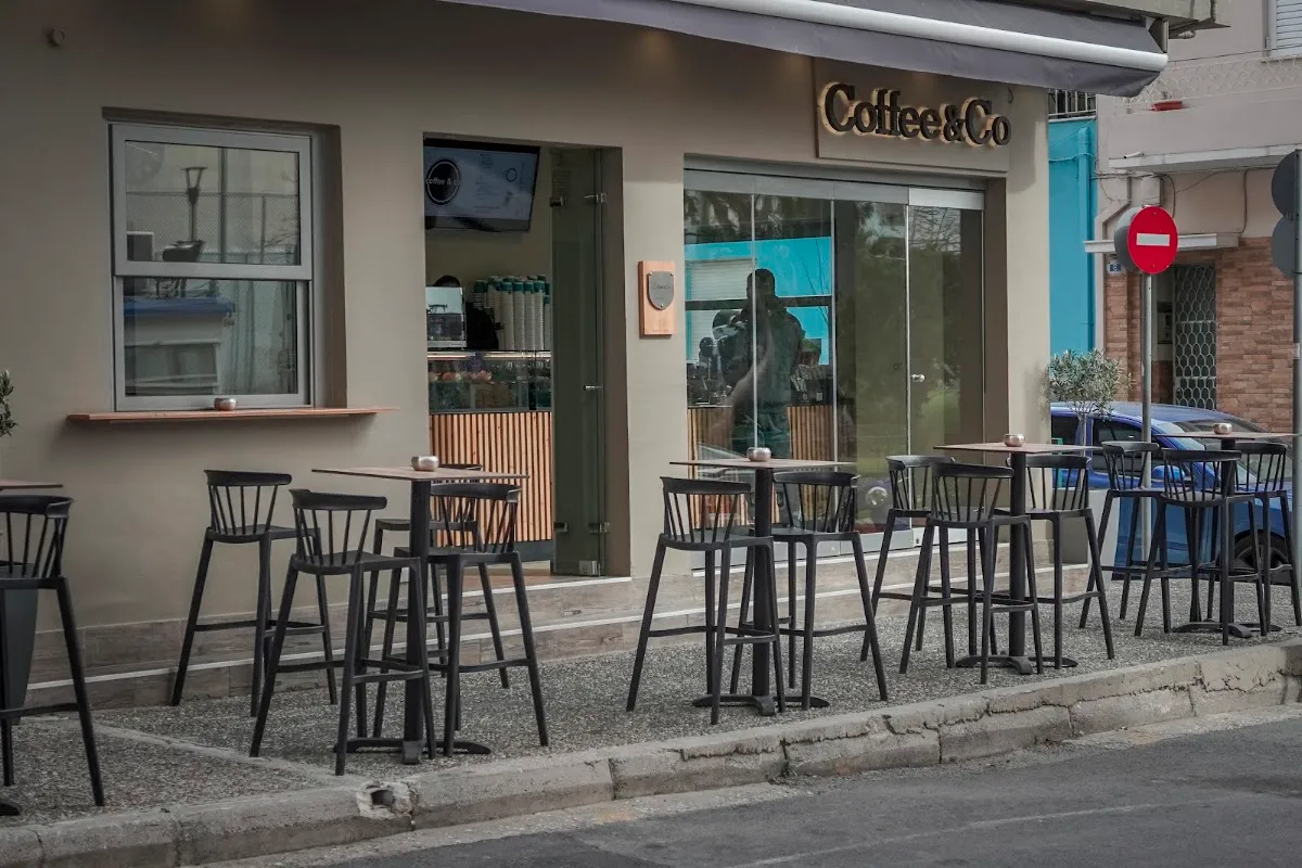 BookNoFees: Café – Coffee & Co. – Athens – Coffee & Co., fotografia 1