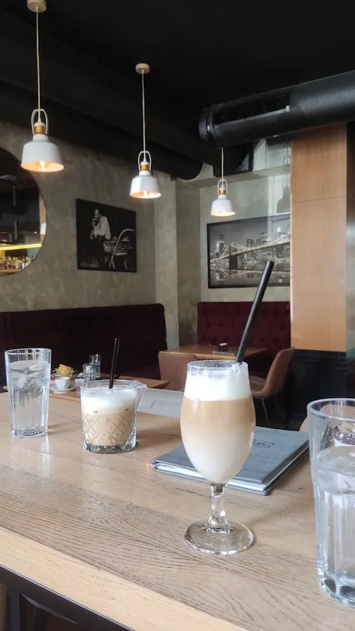 BookNoFees: Café – Focus – Belgrade – Foco, fotografia 2
