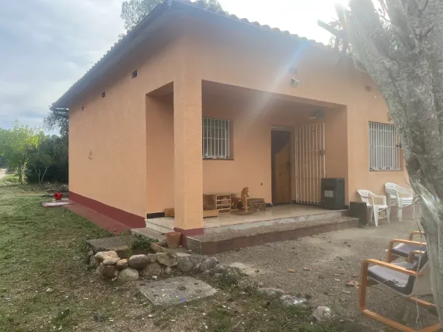 BookNoFees: Casa de hóspedes tranquila com jardim e lareira – Horta De Sant Joan
