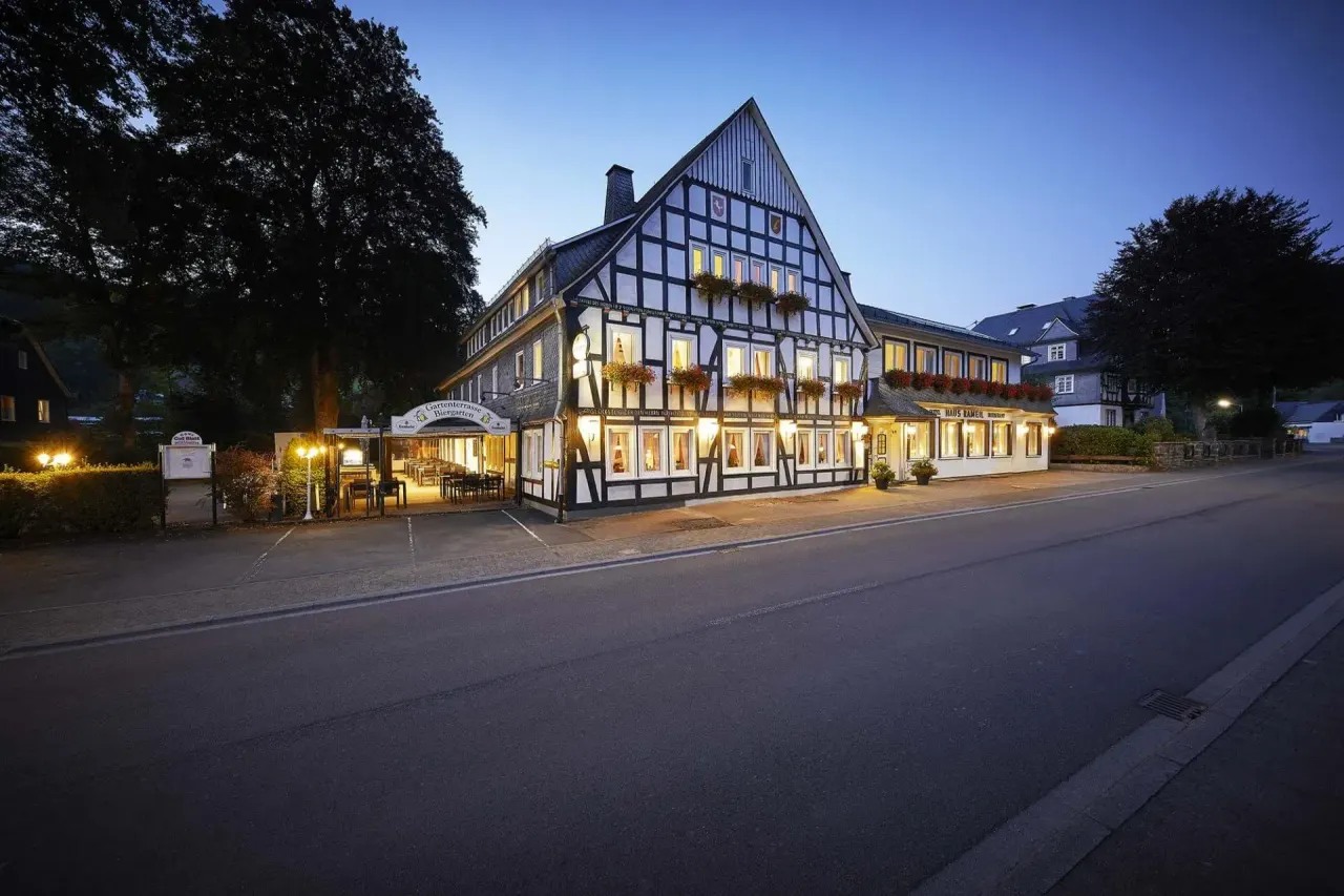 BookNoFees: Restaurante – Hotel Haus Rameil – Lennestadt – Hotel Haus Rameil, fotografia 1