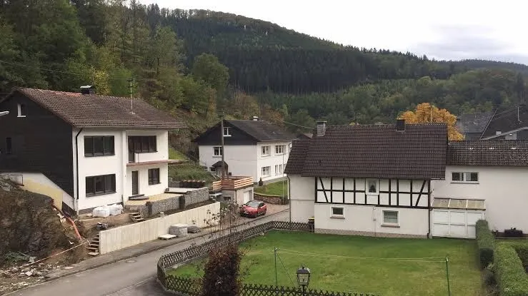 BookNoFees: Restaurante – Landhaus im Grund – Lennestadt – Casa de campo em Grund, fotografia 1