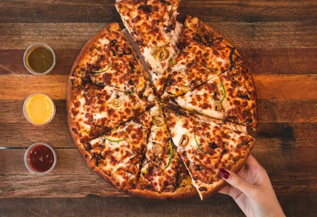 BookNoFees: Cafetaria – Almond Pizza – Bucharest – Pizza de Amêndoa, fotografia 3