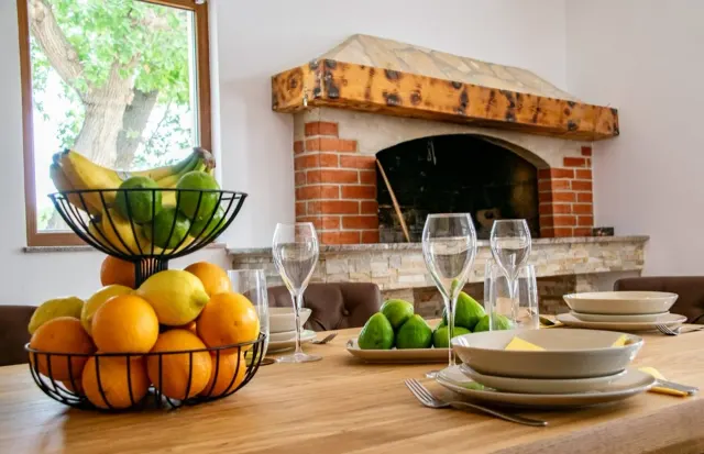 BookNoFees: Villa rústica e tranquila com piscina privada – Posedarje