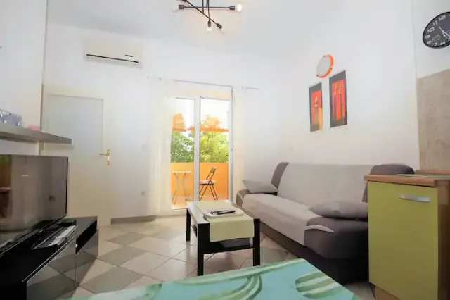 BookNoFees: Apartamento de férias bem cuidado em Nata, perto da praia – Fažana