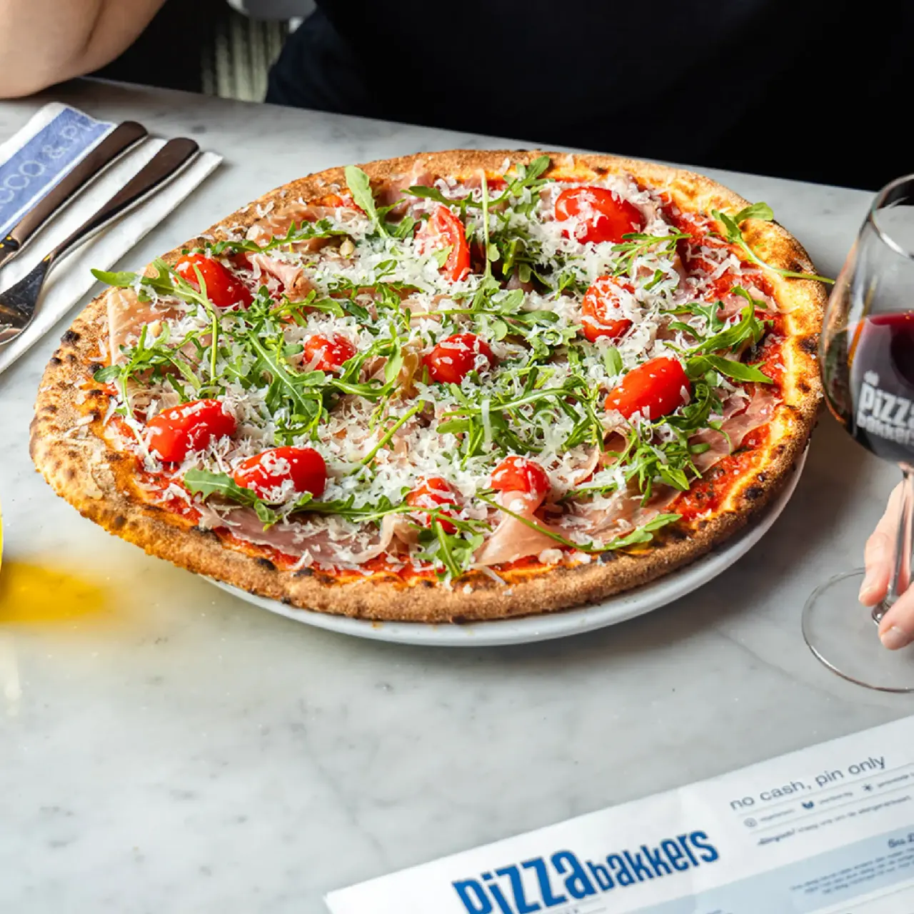 BookNoFees: Cafetaria – De Pizzabakkers To Go – Amsterdam – Os Pizzaiolos To Go, fotografia 1