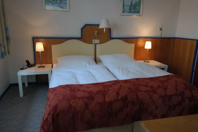 BookNoFees: Restaurante – Kautz Hotel Gasthaus – Kamen – Kautz Hotel e Pousada, fotografia 3
