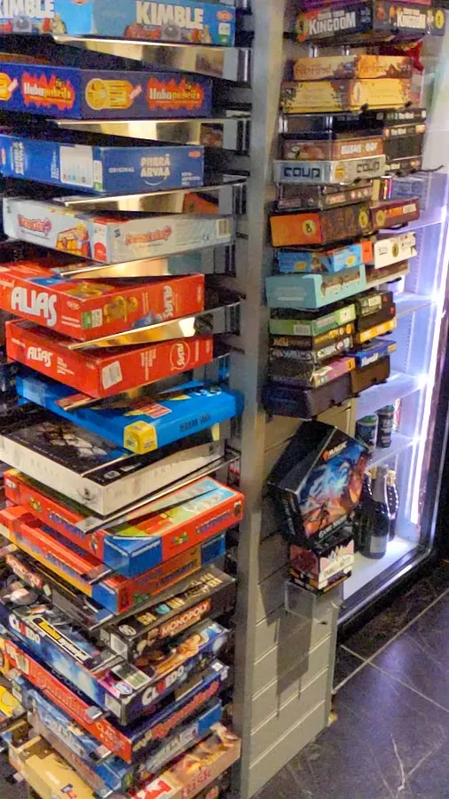 BookNoFees: Café – Café Boardgame – Helsinki – Café Boardgame, fotografia 3