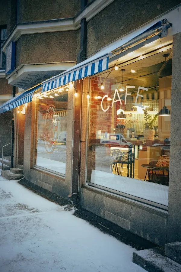 BookNoFees: Café – Beard Park Cafe – Helsinki – Beard Park Café, fotografia 1