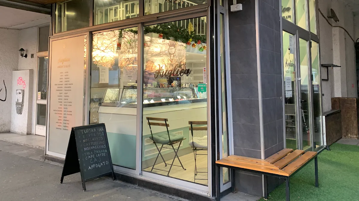 BookNoFees: Café – Kuglica – Belgrade – Mármore, fotografia 1