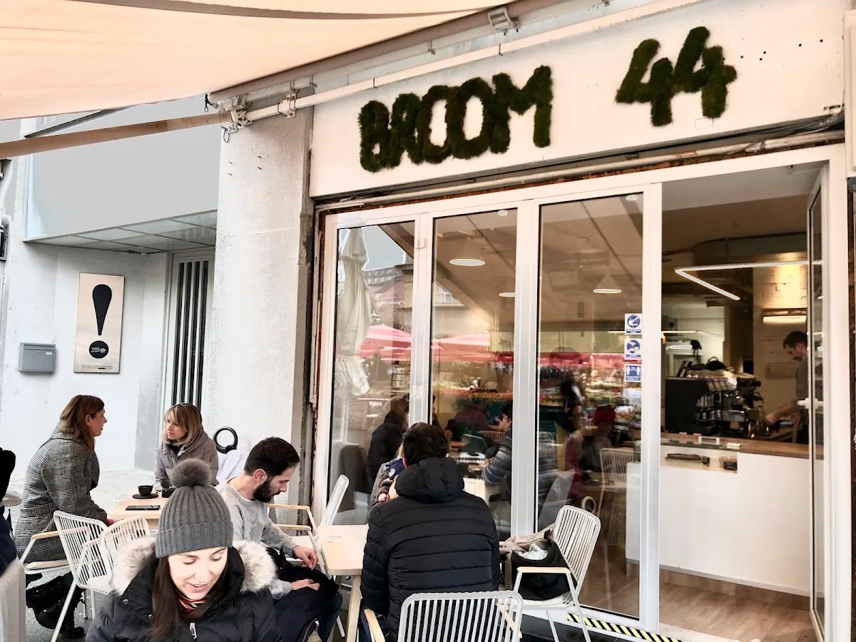 BookNoFees: Café – Broom44 – Zagreb – Vassoura 44, fotografia 1