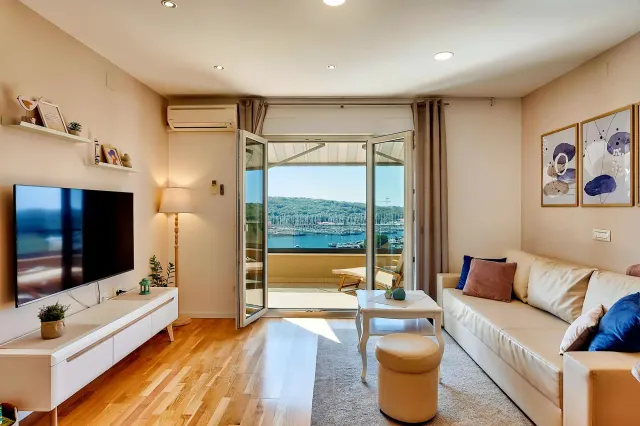 BookNoFees: casa de férias em Pula – Apartamento Sanja com vista para o mar e dois quartos em Pula
