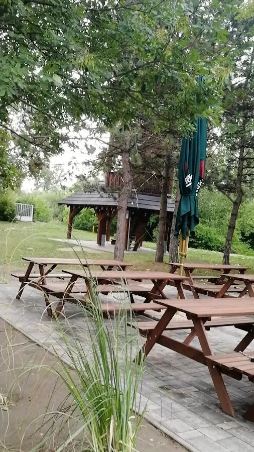 BookNoFees: Cafetaria – Bufet pri rozhľadni Bratislava – Bratislava – Buffet junto à torre de observação de Bratislava, fotografia 3