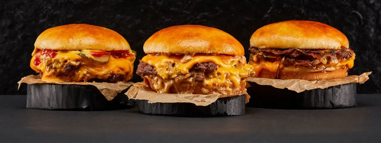 BookNoFees: Cafetaria – Monkék Burger – Budapest – Monkék Burger, fotografia 1