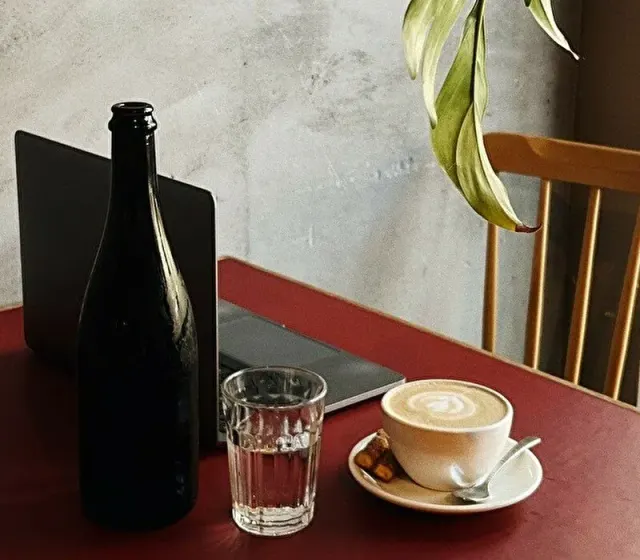 BookNoFees: Café – Karavaan – Amsterdam – Caravana, fotografia 3