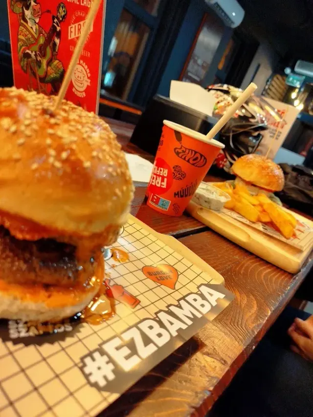 BookNoFees: Restaurante – Bamba Marha Burger Bar – Budapest – Bamba Marha Burger Bar, fotografia 3