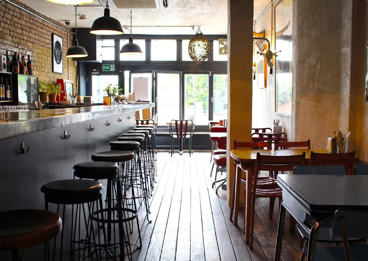 BookNoFees: Restaurante – Bar Esteban – London – Bar Esteban, fotografia 1