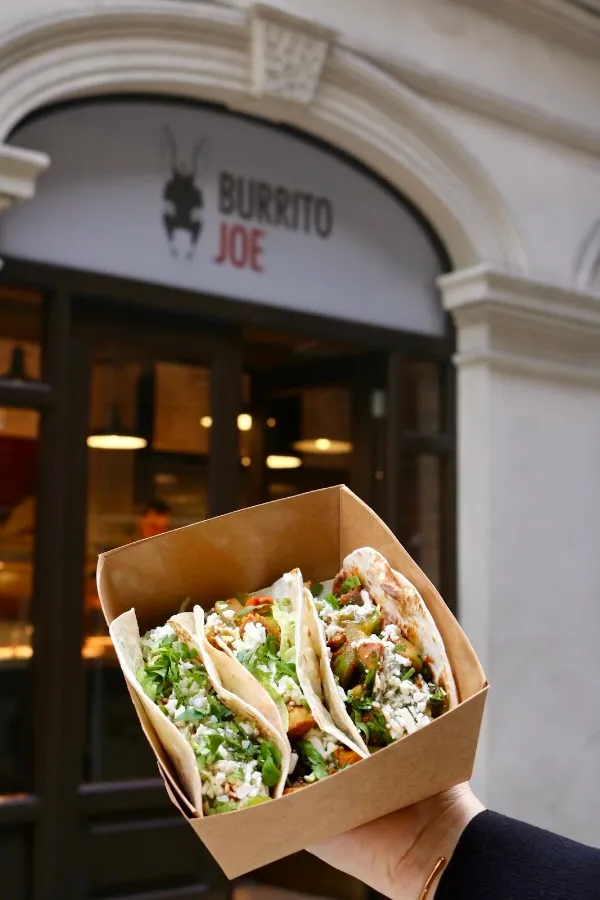 BookNoFees: Cafetaria – Burrito Joe – London – Burrito Joe, fotografia 3