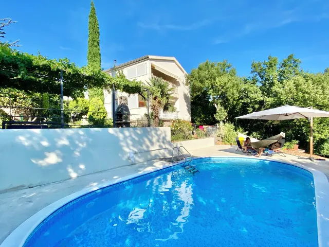 BookNoFees: Villa Theresa, Croácia, apartamento de férias com piscina, banheira de hidromassagem, sauna e cozinha no jardim – Donji Zagon
