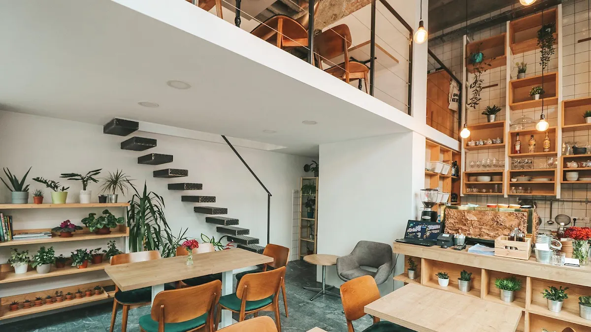 BookNoFees: Café – Bloom – Belgrade – Floração, fotografia 1