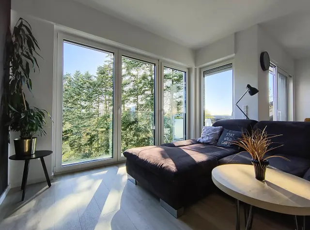 BookNoFees: Apartamento elegante com varanda e vista para um pátio ajardinado – Hamm