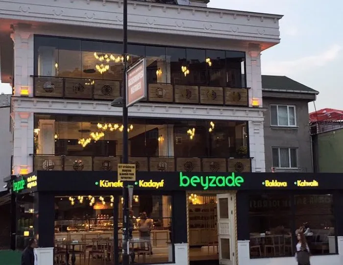 BookNoFees: Restaurante – Beyzade Künefe – Istanbul – Künefe Beyzade, fotografia 1