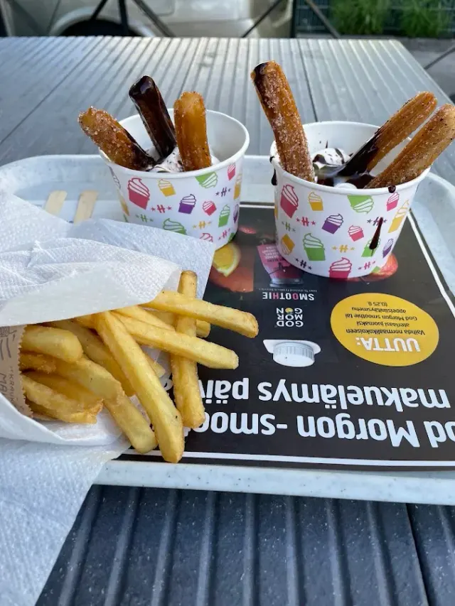 BookNoFees: Cafetaria – Hesburger – Helsinki – Hesburger, fotografia 3