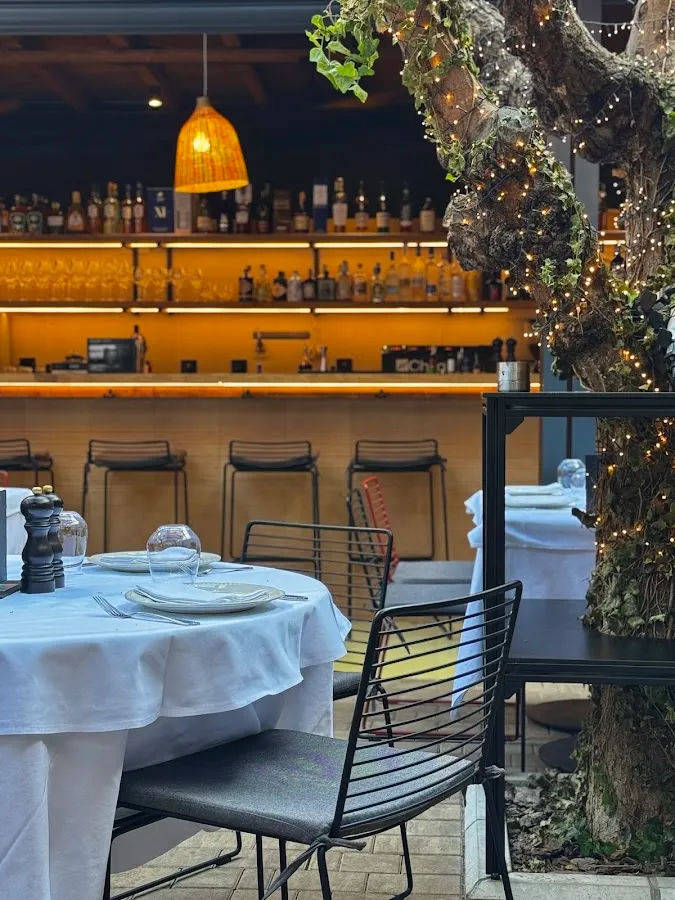 BookNoFees: Restaurante – Faro – Belgrade – Longe, fotografia 1