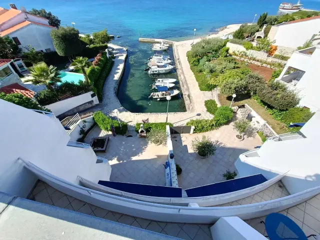 BookNoFees: Apartamento tranquilo no centro, com varanda com vista para o mar – Petrcane