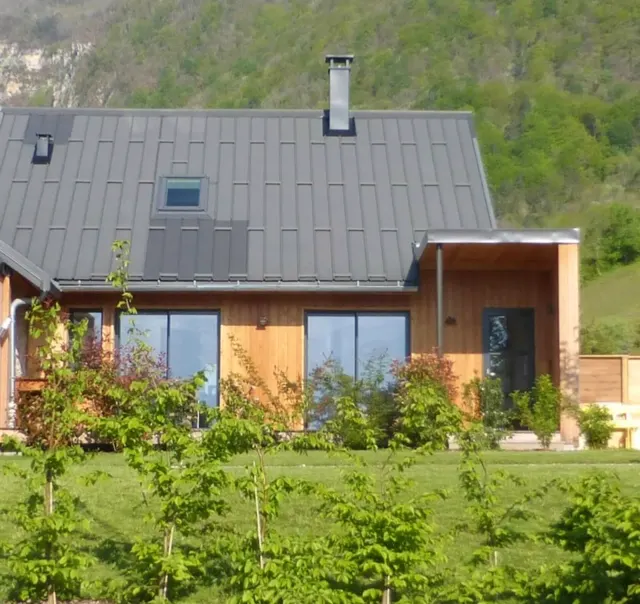 BookNoFees: Casa de férias espaçosa – piscina e vista para a montanha na Saboia, 7 pessoas – St Pierre D'albigny
