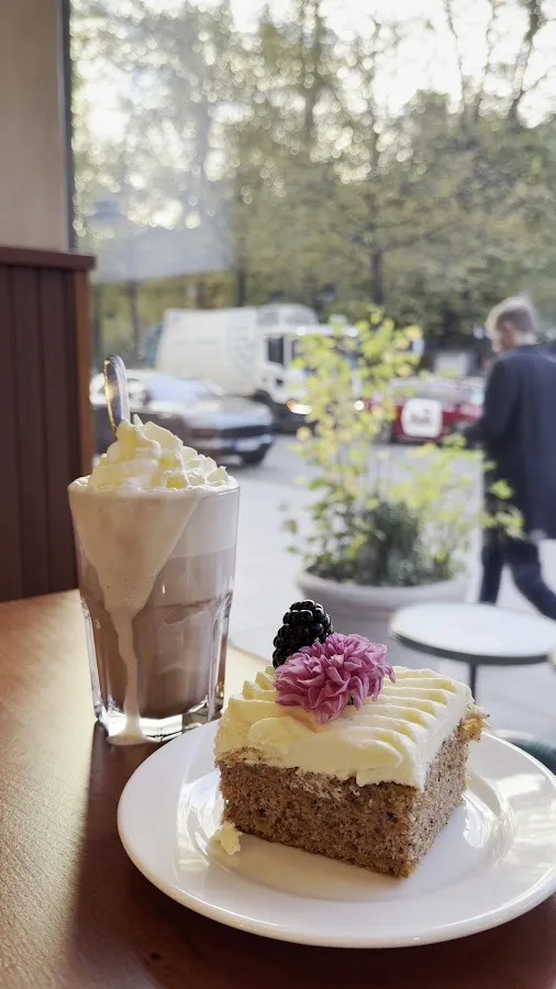 BookNoFees: Café – Cafe Esplanad – Helsinki – Café Esplanad, fotografia 3