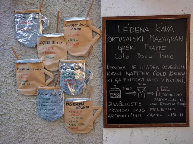 BookNoFees: Café – Kavarna Natura – Ljubljana – Café Natura, fotografia 2
