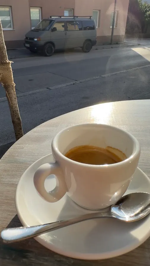 BookNoFees: Café – Kavarna Natura – Ljubljana – Café Natura, fotografia 3