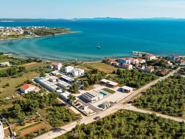 BookNoFees: Casa móvel com piscina perto do mar – Privlaka