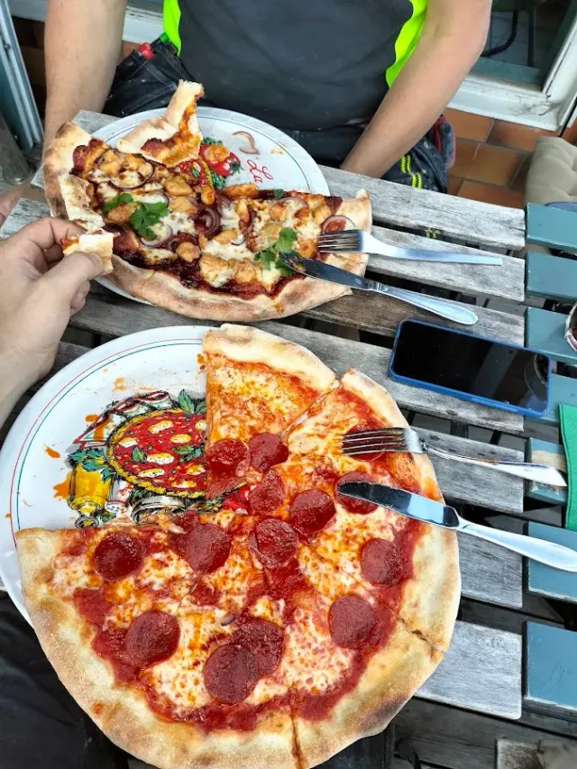 BookNoFees: Restaurante – Vår Pizza – Stockholm – A nossa pizza, fotografia 2